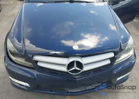 2013 Mercedes-Benz C 250 z USA, uszkodzony, nr VIN WDDGJ4HB9DF979566